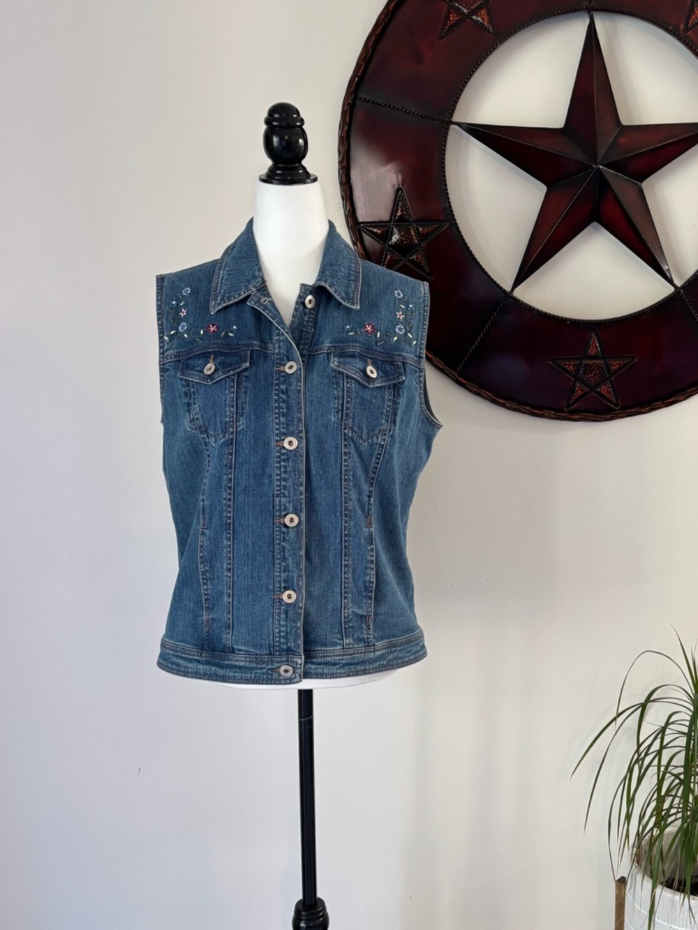 Northern Reflections Denim Vest Cottage Core with Embroidered Flowers Sz M
